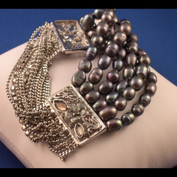 Jewelry - Freshwater cultured pearl bracelet